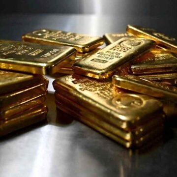 Gold sinks to 6-month low as speculative investors exit